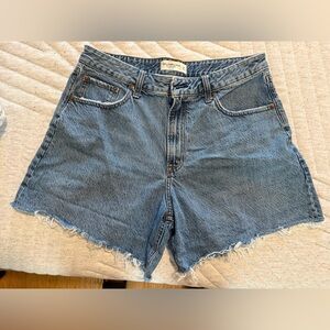 Abercrombie Curve Love High Rise Loose Short | color Medium Denim | size 30